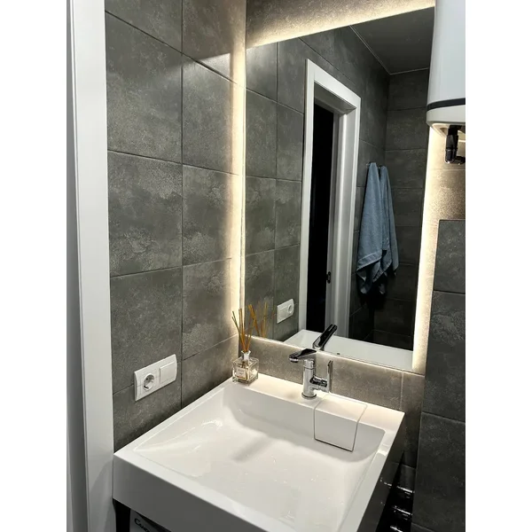 Настенное зеркало с фоновой LED подсветкой 600, 500